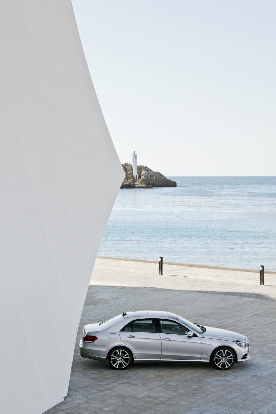  Mercedes-Benz E350 4Matic 2013 года  (фото 7 из 15)